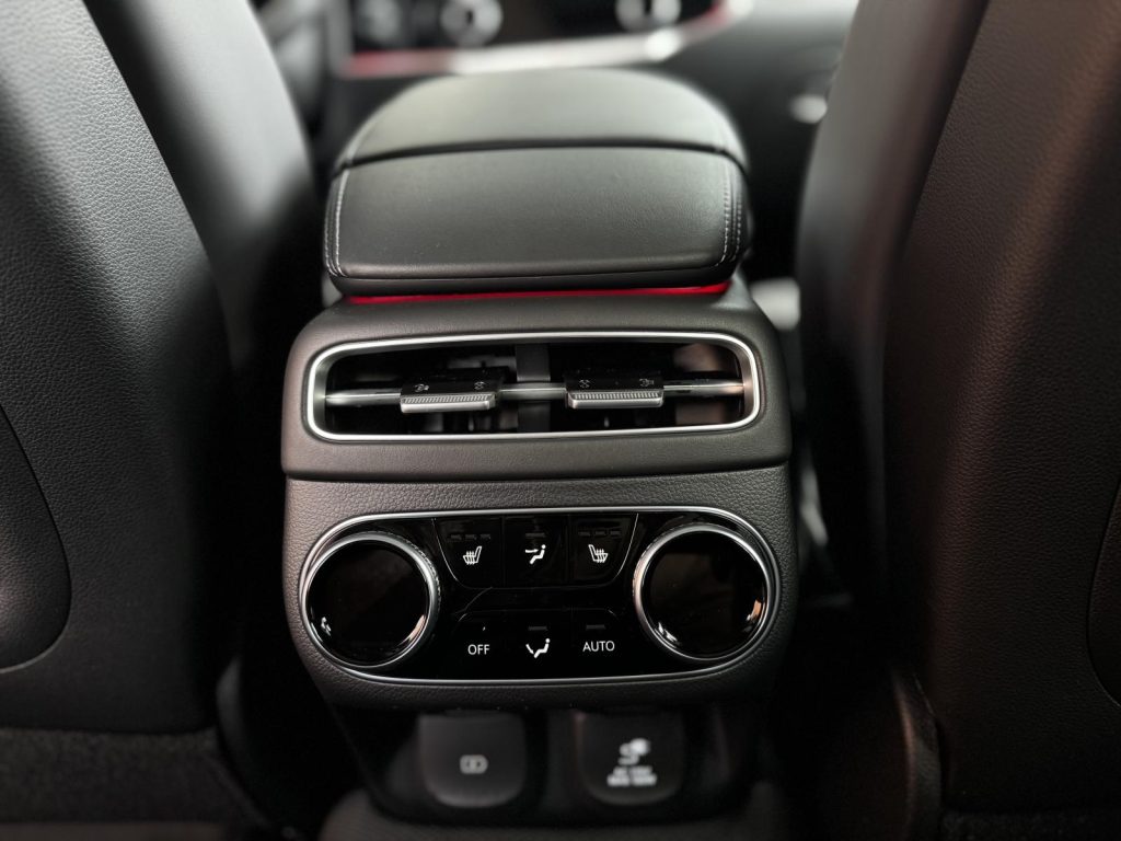 Genesis GV70 2025