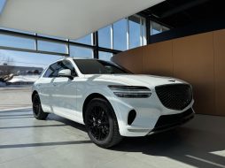 Genesis GV70 2025