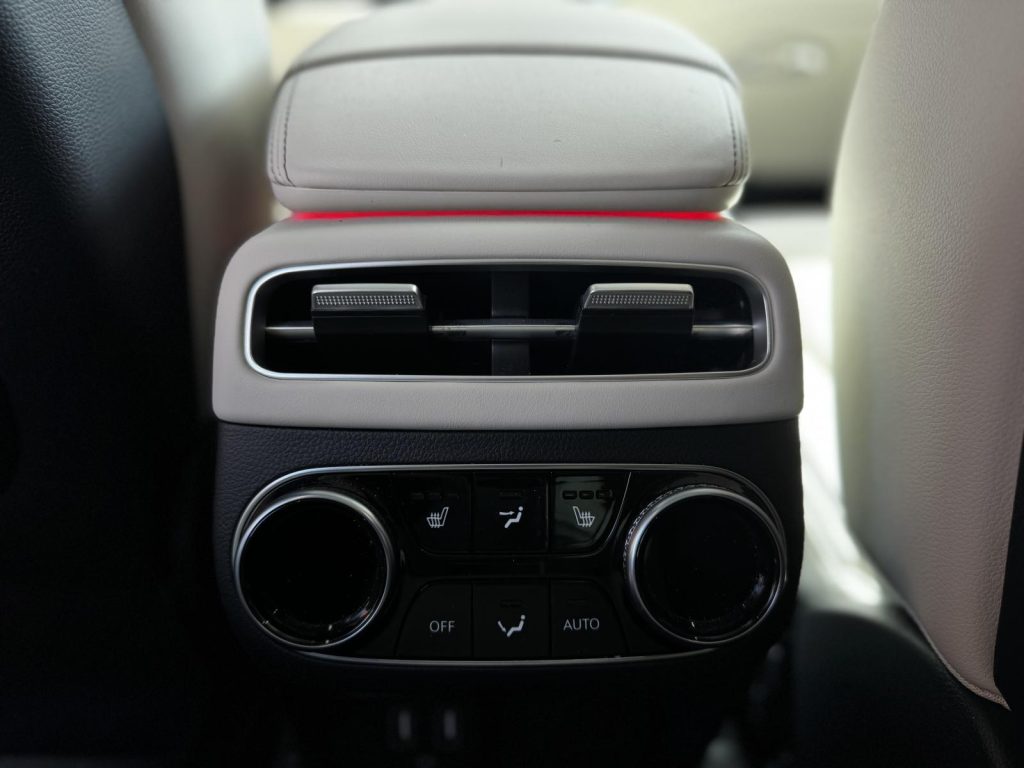 Genesis GV70 2025