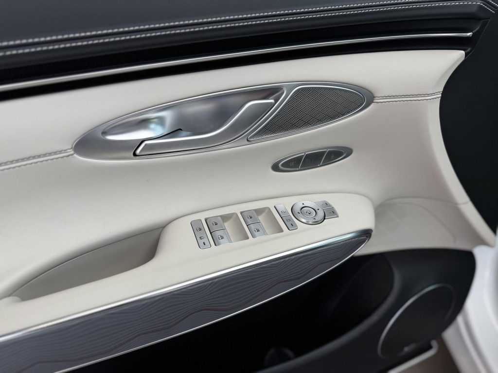 Genesis GV70 2025