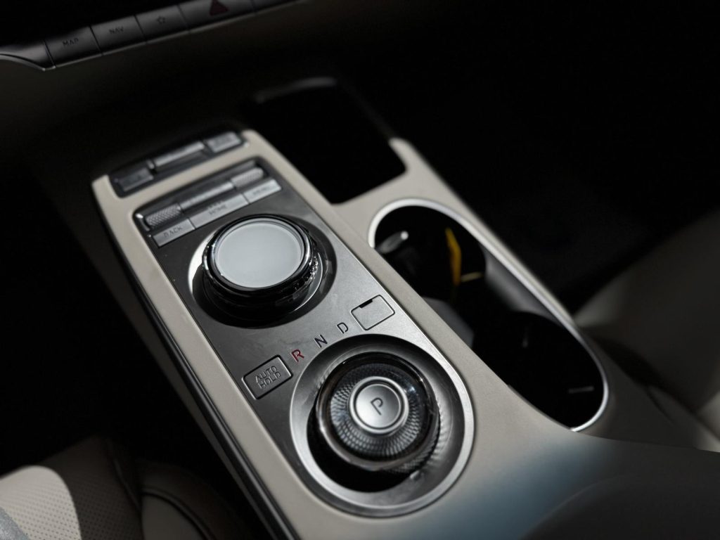 Genesis GV70 2025