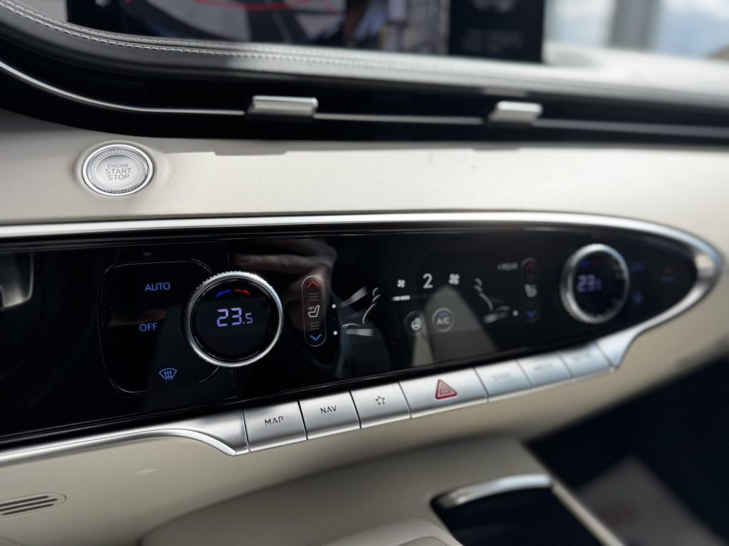 Genesis GV70 2025