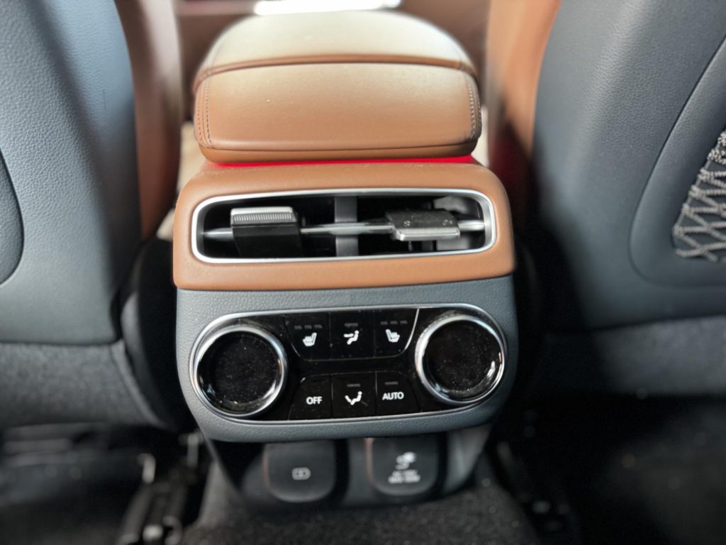 Genesis GV70 2024