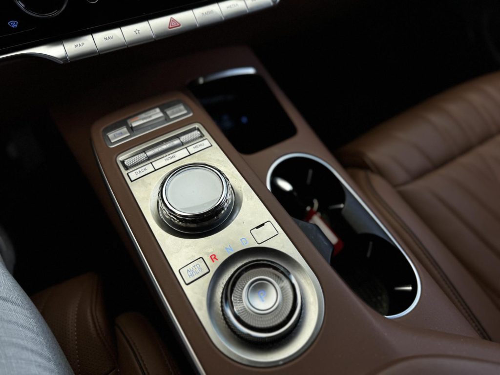 Genesis GV70 2024