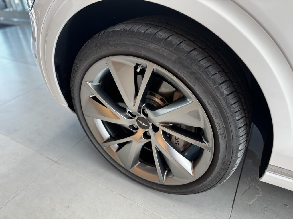 Genesis GV70 2025