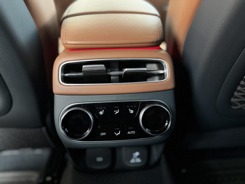 Genesis GV70 2025