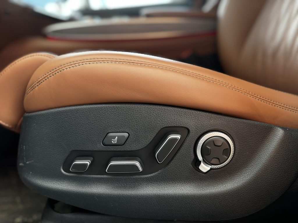 Genesis GV70 2025