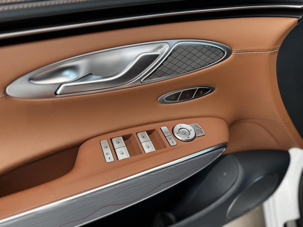 Genesis GV70 2025