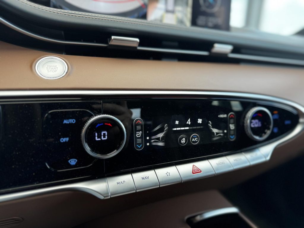 Genesis GV70 2025