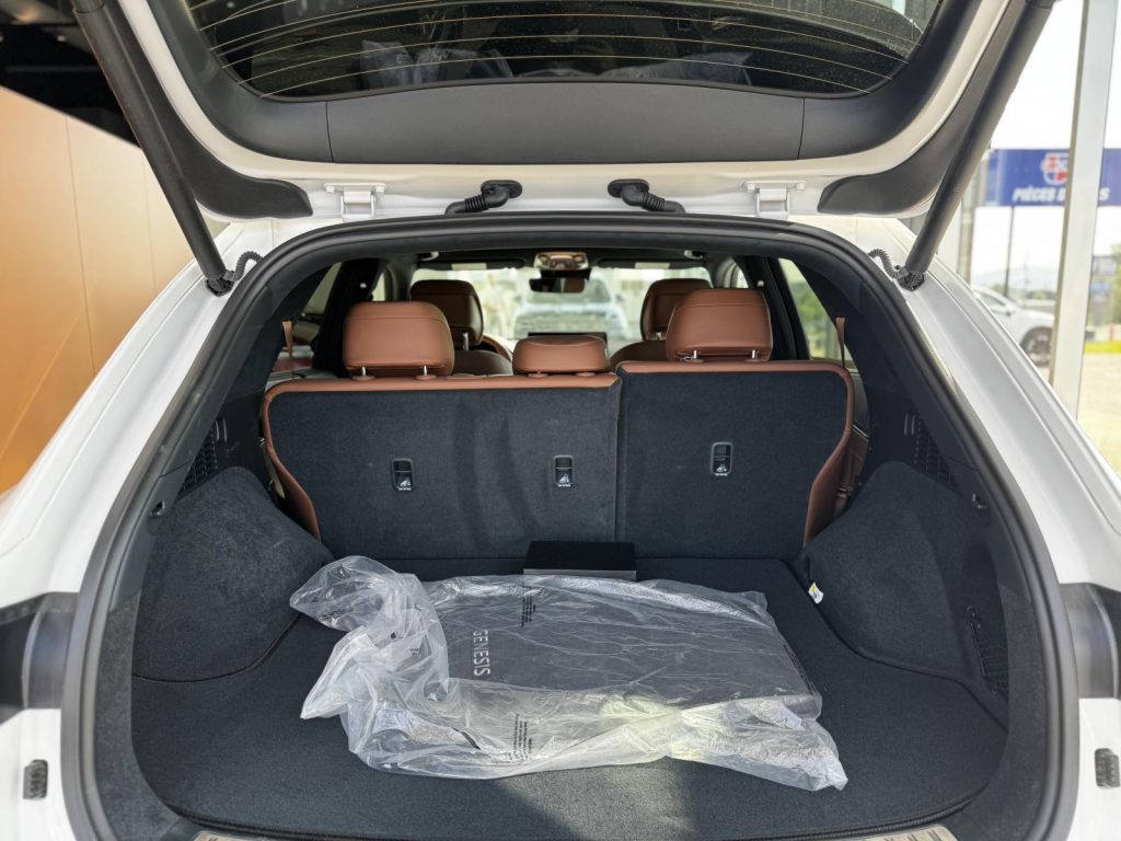 Genesis GV70 2025