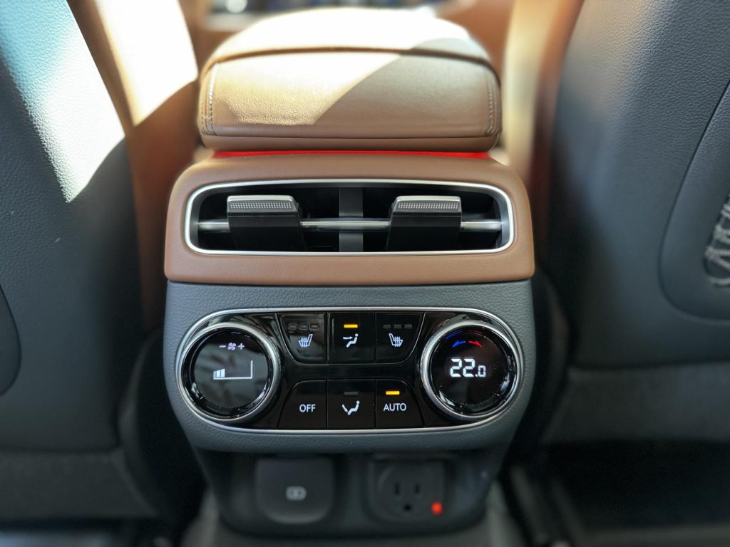 Genesis GV70 2025