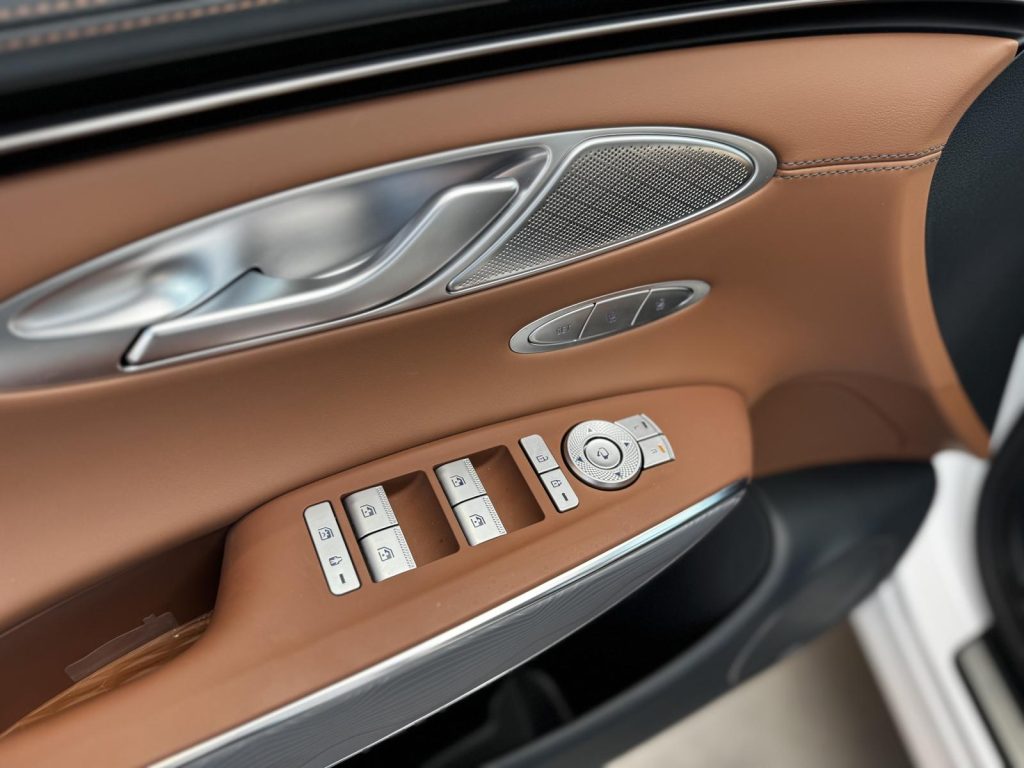 Genesis GV70 2025