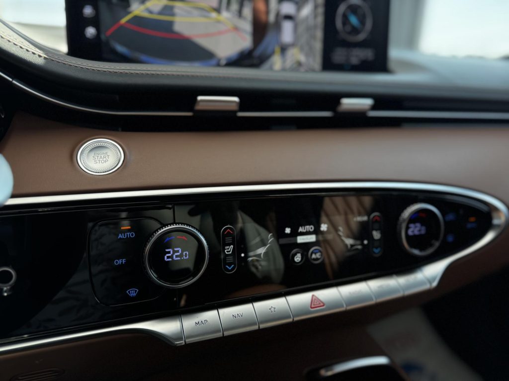 Genesis GV70 2025