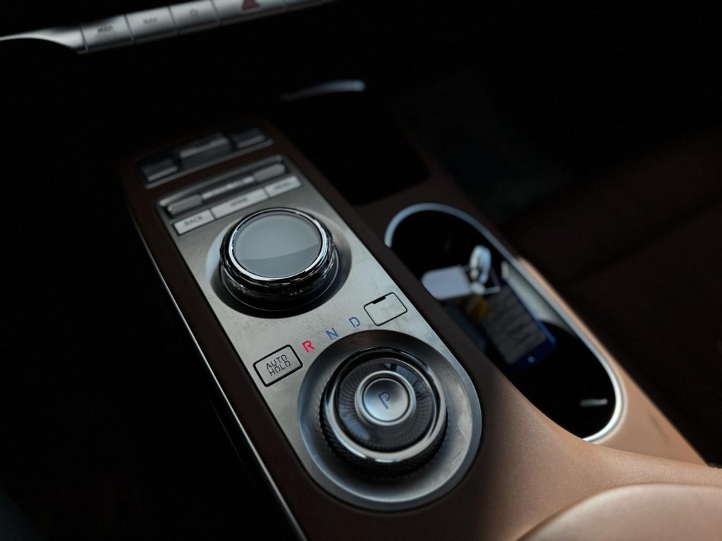 Genesis GV70 2025